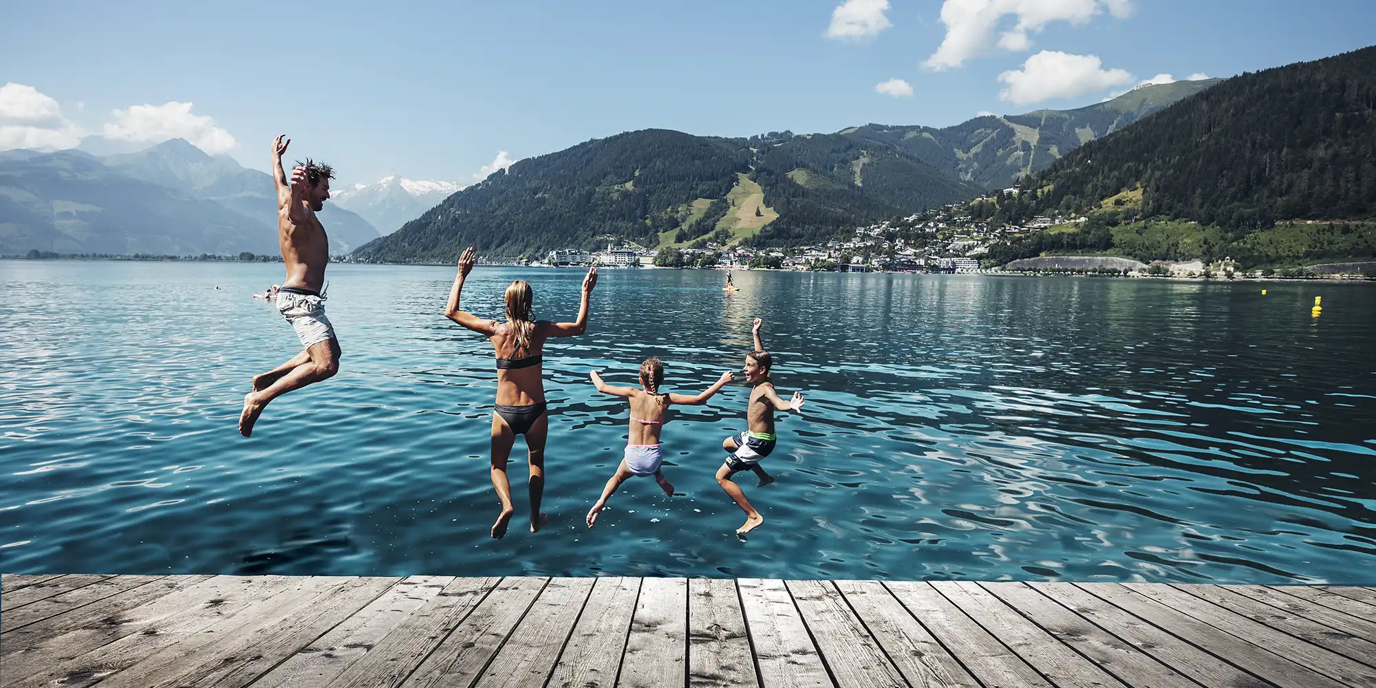 Spaß mit der Familie im Pinzgau im Zeller See, Trinkwasserqualität und ist großteils glasklas.