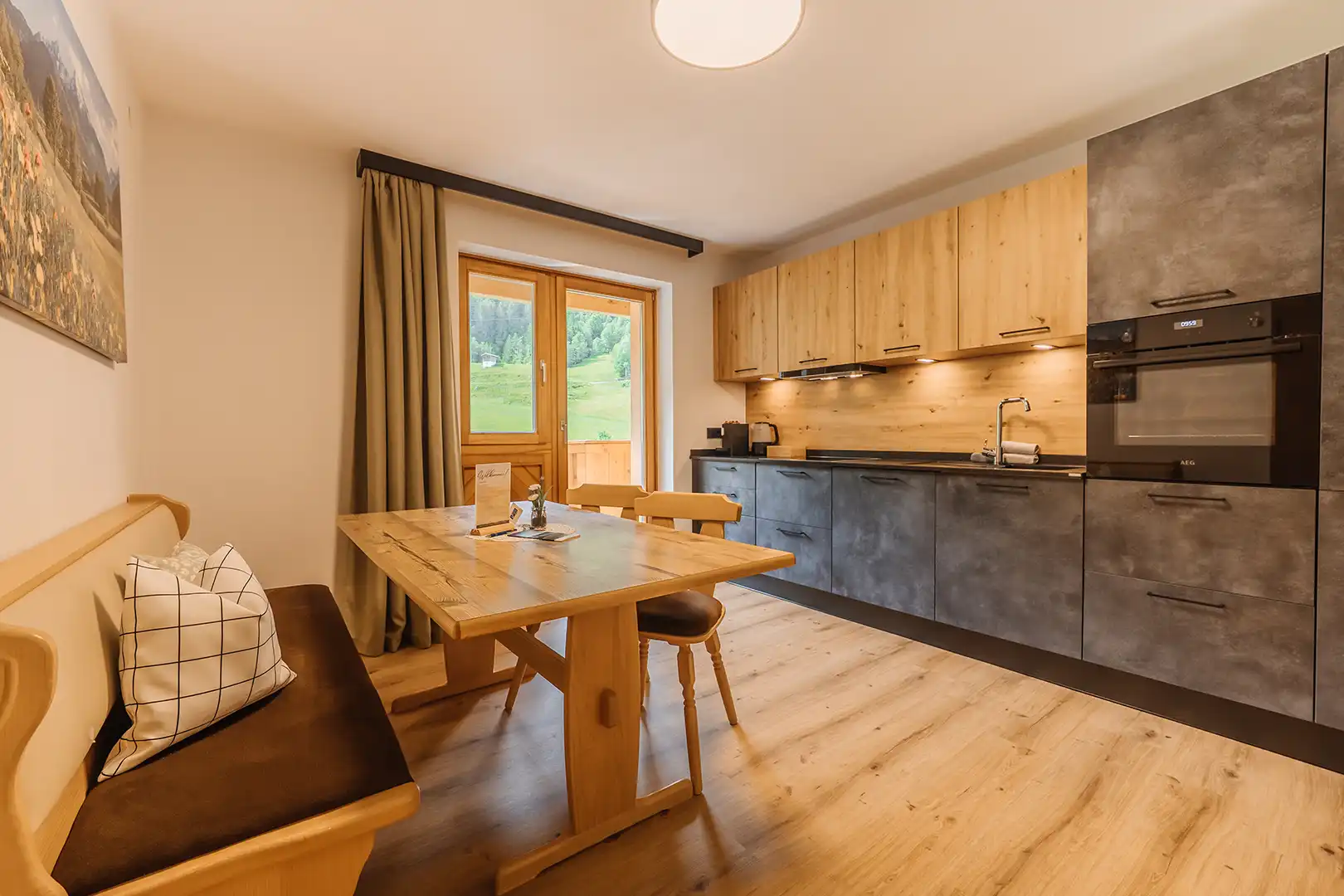 Großzügig und modern ausgestattete Küche im Imbachhorn Appartement Oberlehenhof in Kaprun