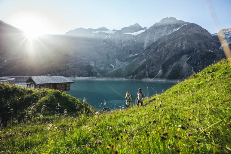 Wandern und Klettern am Stausee Mooserboden in Kaprun, eingebettet in die faszinierende Bergwelt der Hohen Tauern