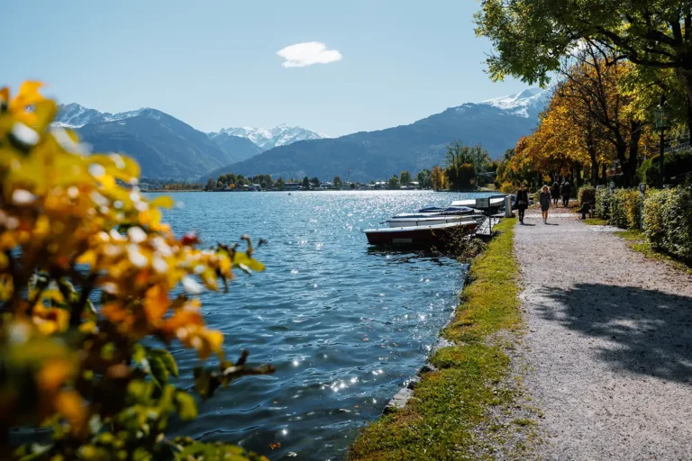 Gemütlicher Herbstspaziergang am Zeller See nahe Kaprun - zum Seele wärmen.