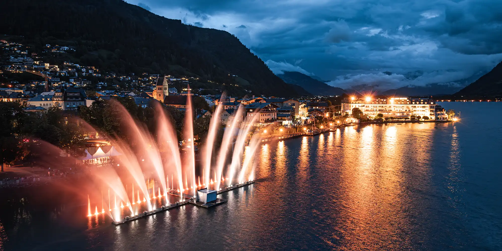 Fantastisches Spektakel im Sommer in Zell am See, der Seezauber